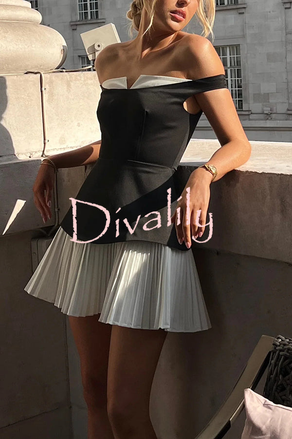 Love Unscripted Patchwork Off-shoulder Sleeveless Pleated Mini Dress